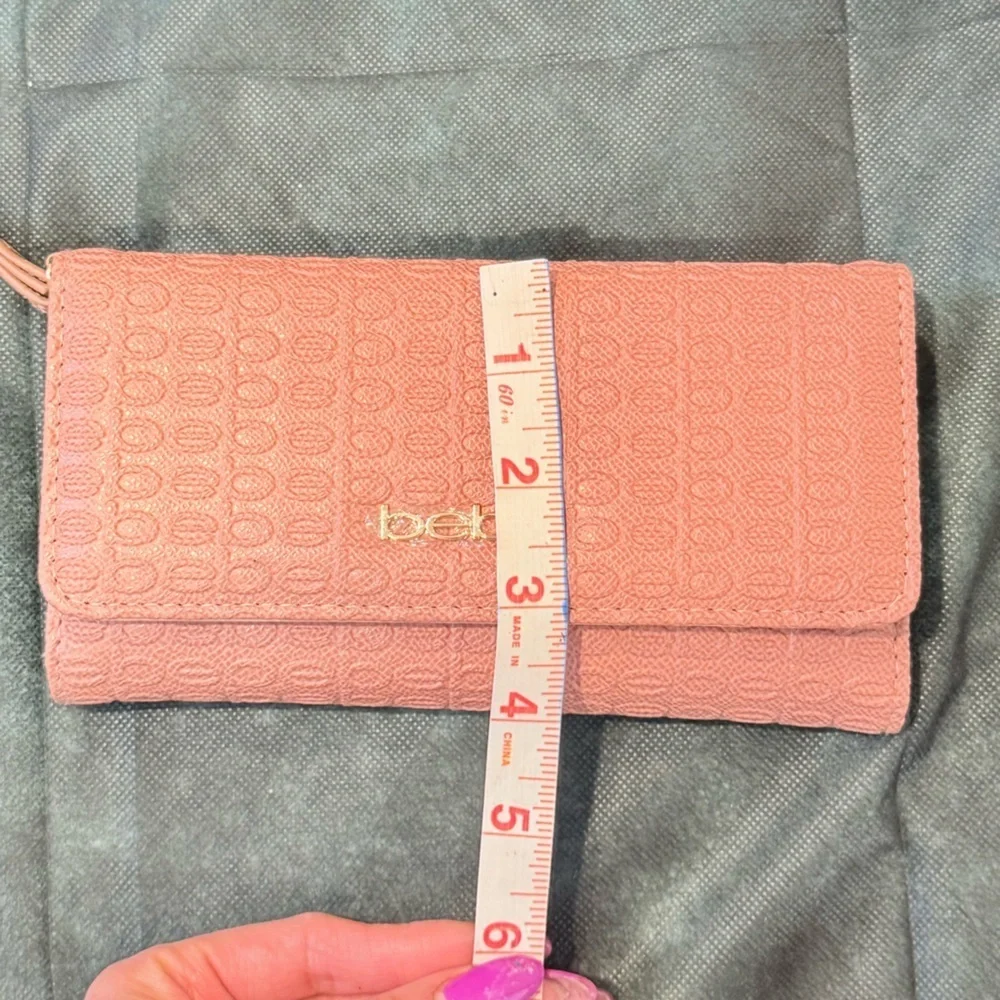 🔥NWOT Bebe Women’s Pink Wallet 🔥